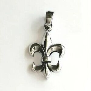 Sterling silver Fleur de Lys pendant 🆕